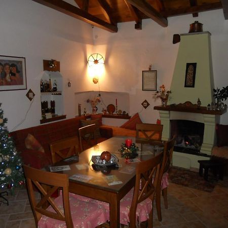 Sarafis Guesthouse Agios Lavrentios Buitenkant foto