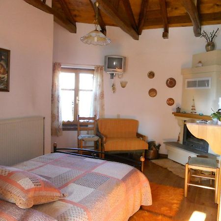 Sarafis Guesthouse Agios Lavrentios Buitenkant foto