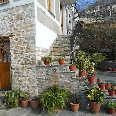 Sarafis Guesthouse Agios Lavrentios Buitenkant foto