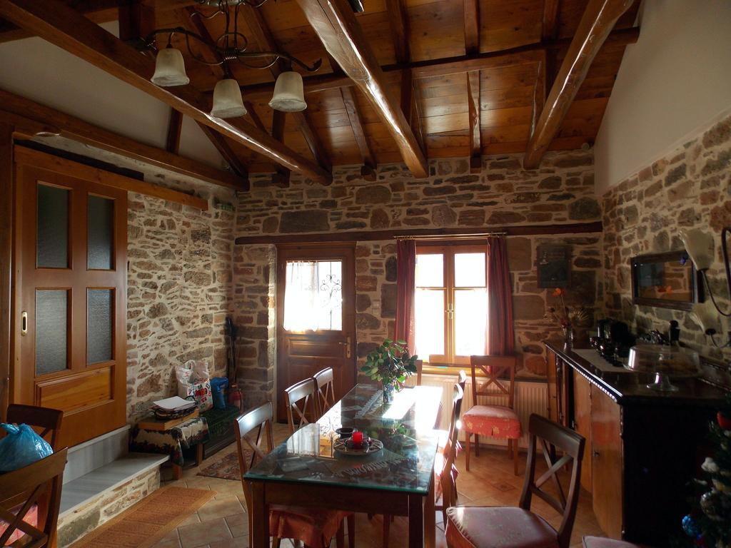 Sarafis Guesthouse Agios Lavrentios Buitenkant foto