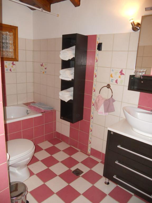 Sarafis Guesthouse Agios Lavrentios Buitenkant foto